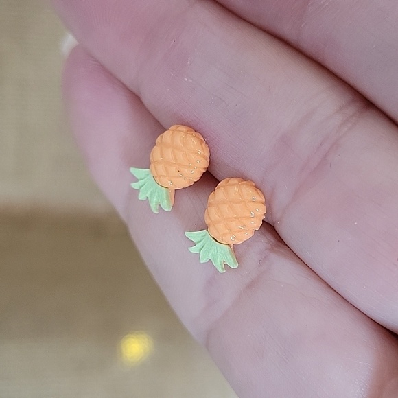 🔥LAST PAIR🔥 POTTERY PINEAPPLE STUD EARRINGS - Picture 5 of 6